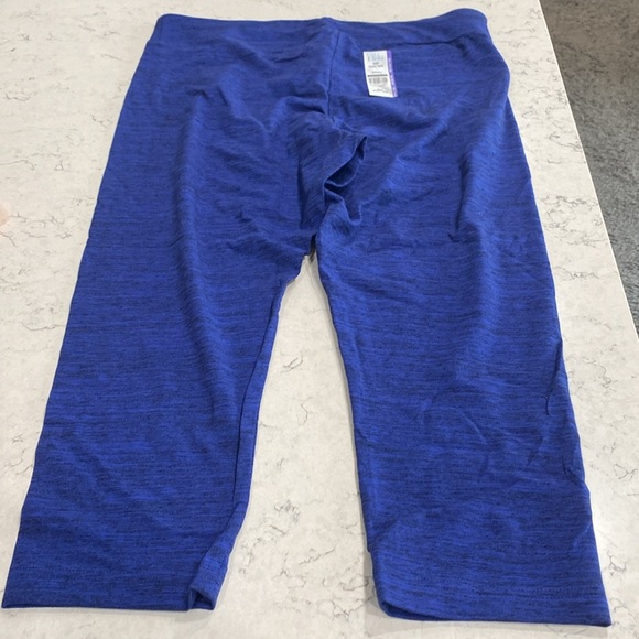 TT Capri Leggings - Picture 6 of 8